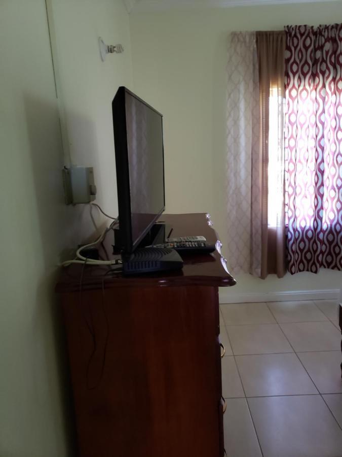 Wizzy Apartment Ocho Ríos Exterior foto